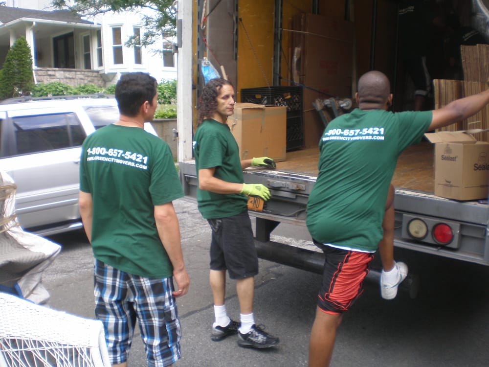 Loading/unloading a UHAUL truck